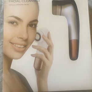 Facial Cleanser with Brushes